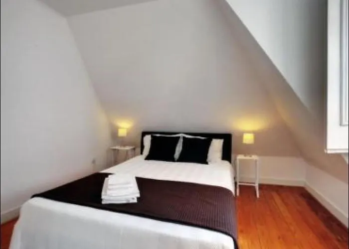 Apartment Fuer 11 Personen Und 1 Kind In Lissabon- Regiao De - Costa De Lisbo By Interhome